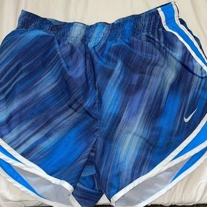 Size L Nike shorts